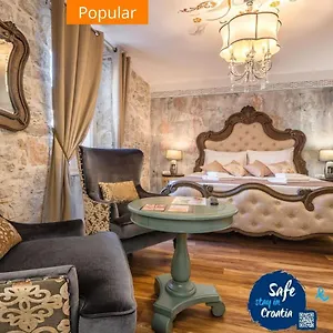Plaza Marchi Old Town - Mag Quaint & Elegant Boutique Split