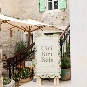 Ciri Biri Bela Boutique Hostal