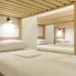 Gravitas Hostal