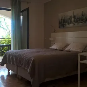 https://rooms-and-apartments-mofardin.in-istria.net